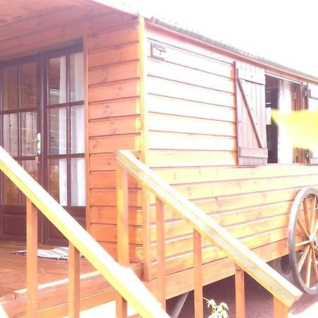 Hotel Ferme Lebon Papillon La Roulotte Le Tampon Exterior foto