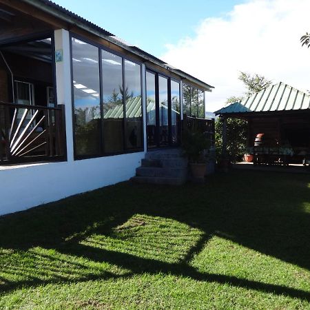 Hotel Ferme Lebon Papillon La Roulotte Le Tampon Exterior foto