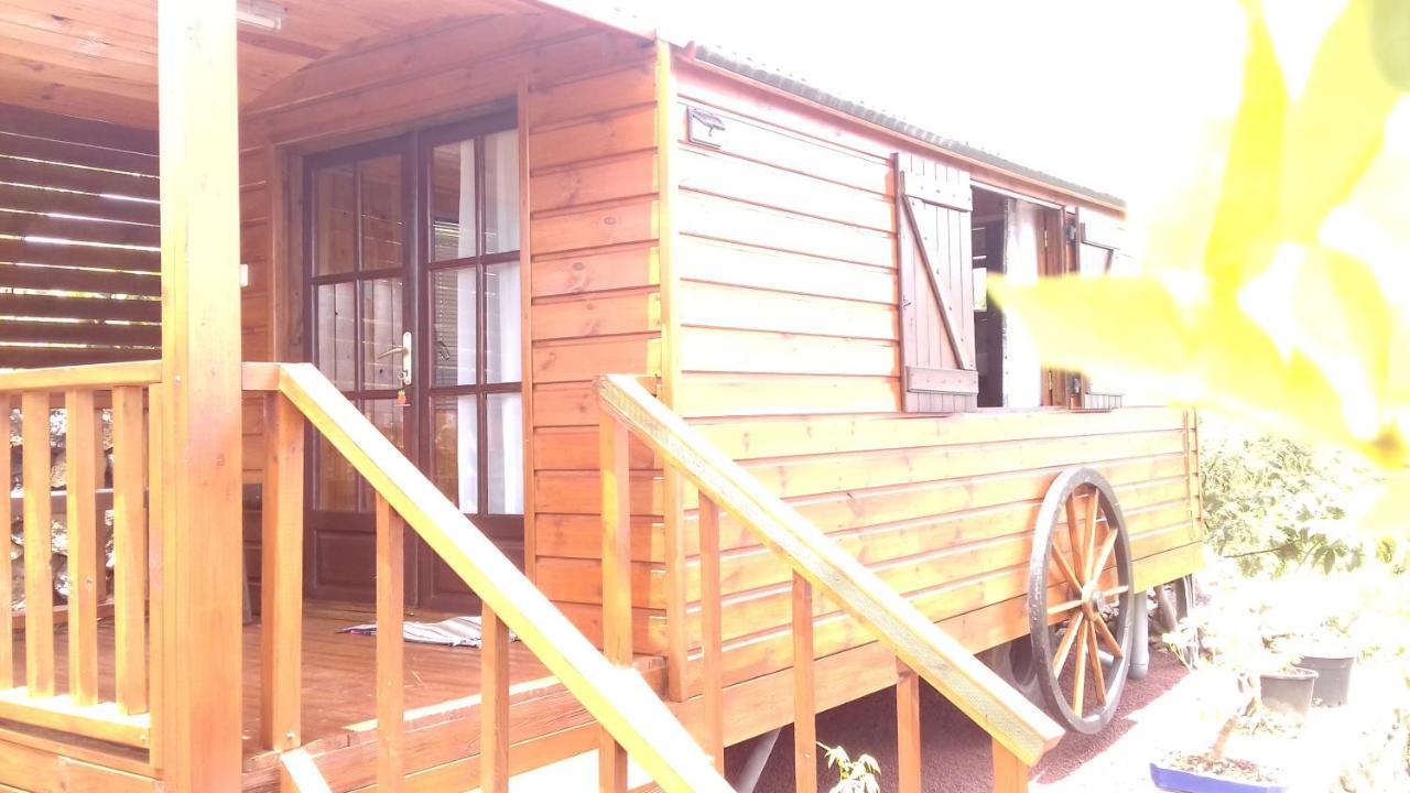 Hotel Ferme Lebon Papillon La Roulotte Le Tampon Exterior foto