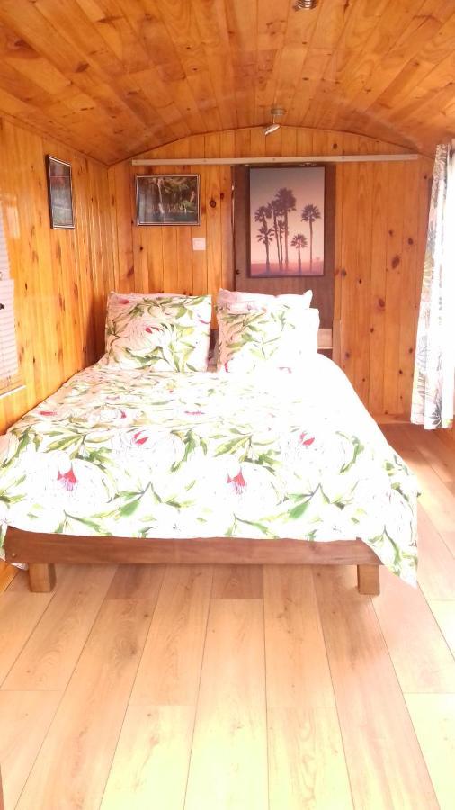 Hotel Ferme Lebon Papillon La Roulotte Le Tampon Exterior foto
